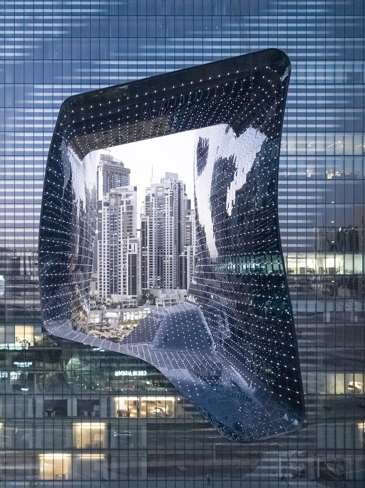 Zgrada u Dubaiju 2 jpg