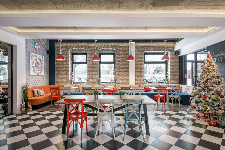 kafe-bar – prostor za održavanje proslava kao i mesto gde roditelji mogu sačekati decu