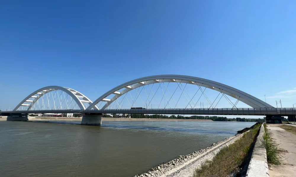 Železničko-drumski lučni most na Dunavu, Novi Sad