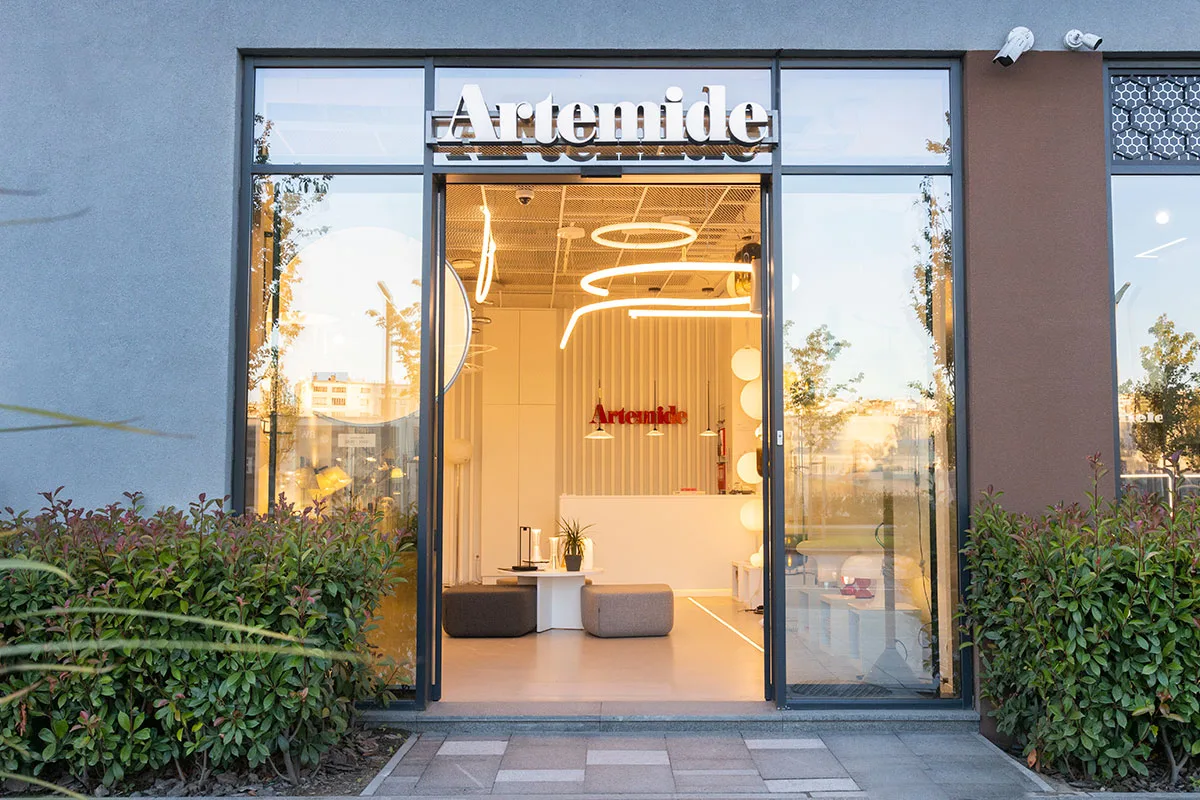 Artemide showroom u Bulevaru Vudroa Vilsona 8 u Beogradu