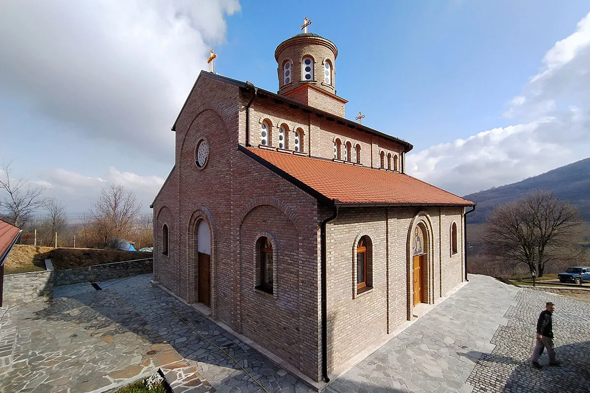 (7) Crkva Čudotvorne Ikone Presvete Bogorodice Trojeručice, manastir Središte, 2020.