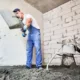 Postavljanje cementa na gradilištu