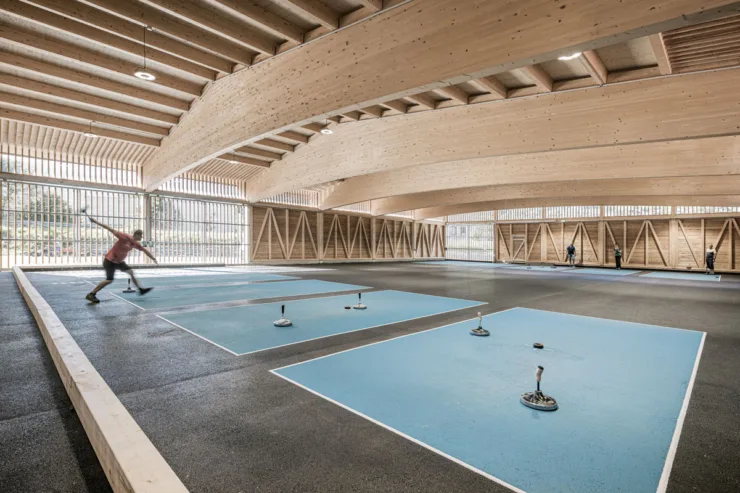 Sportski i rekreacioni centar za porodicu “Lungau Arena” / Arhitekta: LP architektur; Tom Lechner, Ulrich Bayr, Jakob Pöttler / Lokacija: St. Michael im Lungau, Austrija / foto: Markus Rohrbacher