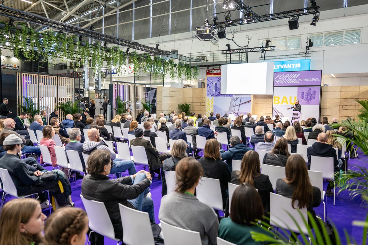 Posetioci svetskog sajma za arhitekturu, materijale i sisteme BAU 2025 / foto: Messe Munchen GmbH
