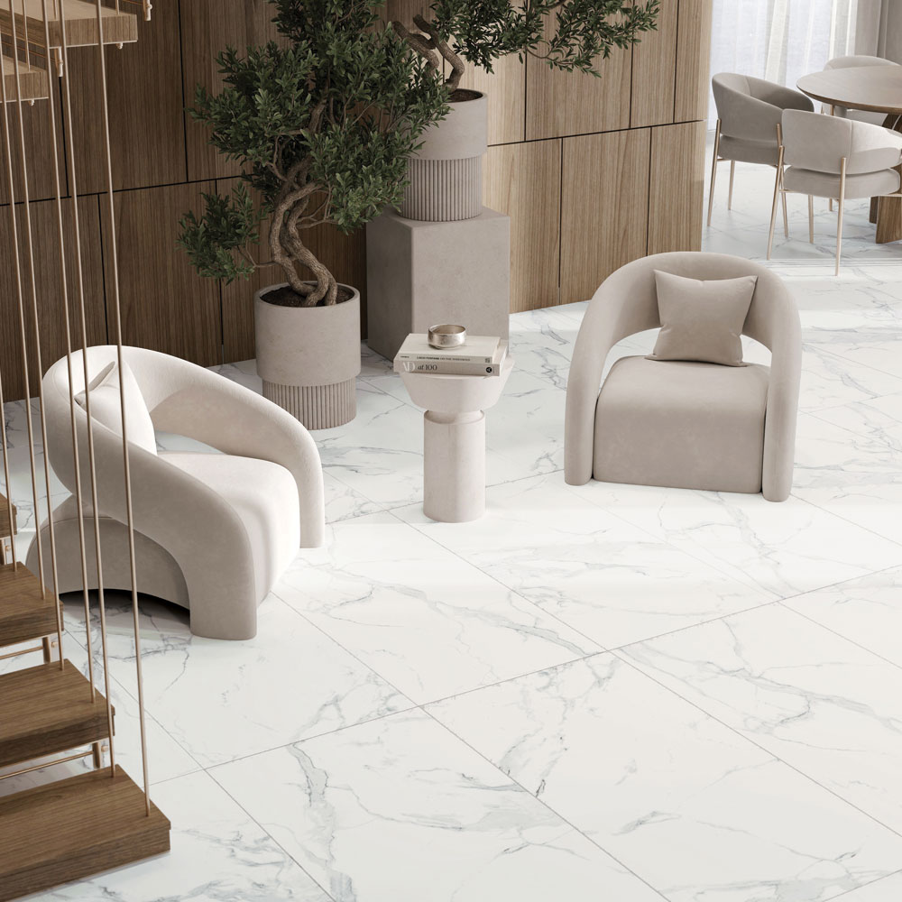 Carrara 120x60 keramičke pločice u enterijeru / foto: Tilezza
