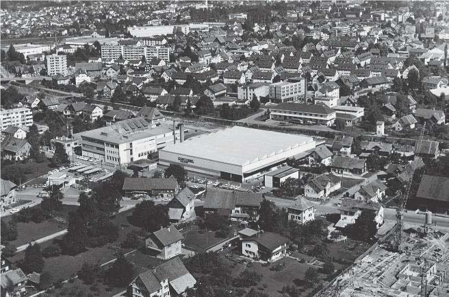 Na originalnoj lokaciji u Höchsterstrasse u Dornbirnu, 1965. godine puštena je u rad još jedna proizvodna hala sa 4.000 kvadratnih metara prostora / foto: Zumtobel Group