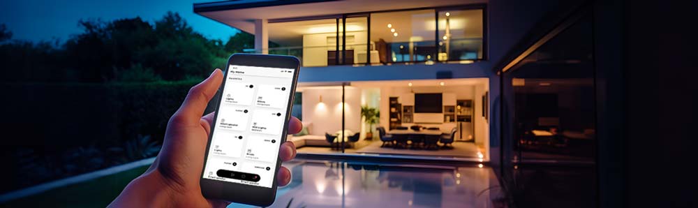Kontrolisanje Smart home sistema putem mobilnog telefona / foto: ABB
