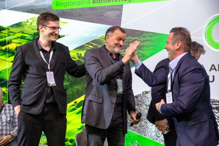 Miljan Salata, Goran B. Vojvodić i Predrag Rađen na stručnoj konferenciji i sajmu ArchyEnergy 2025/ foto: ArchyEnergy