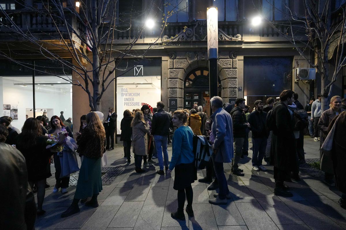Posetioci na otvaranju 47. Salona arhitekture: Pod pritiskom/Under Pressure / foto: Dragan Udovičić