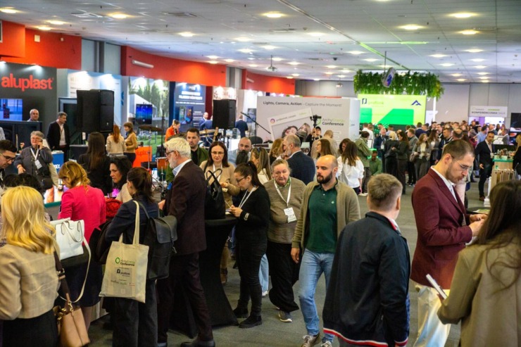 Posetioci u izložbenom delu na stručnoj konferenciji i sajmu ArchyEnergy 2025 / foto: ArchyEnergy