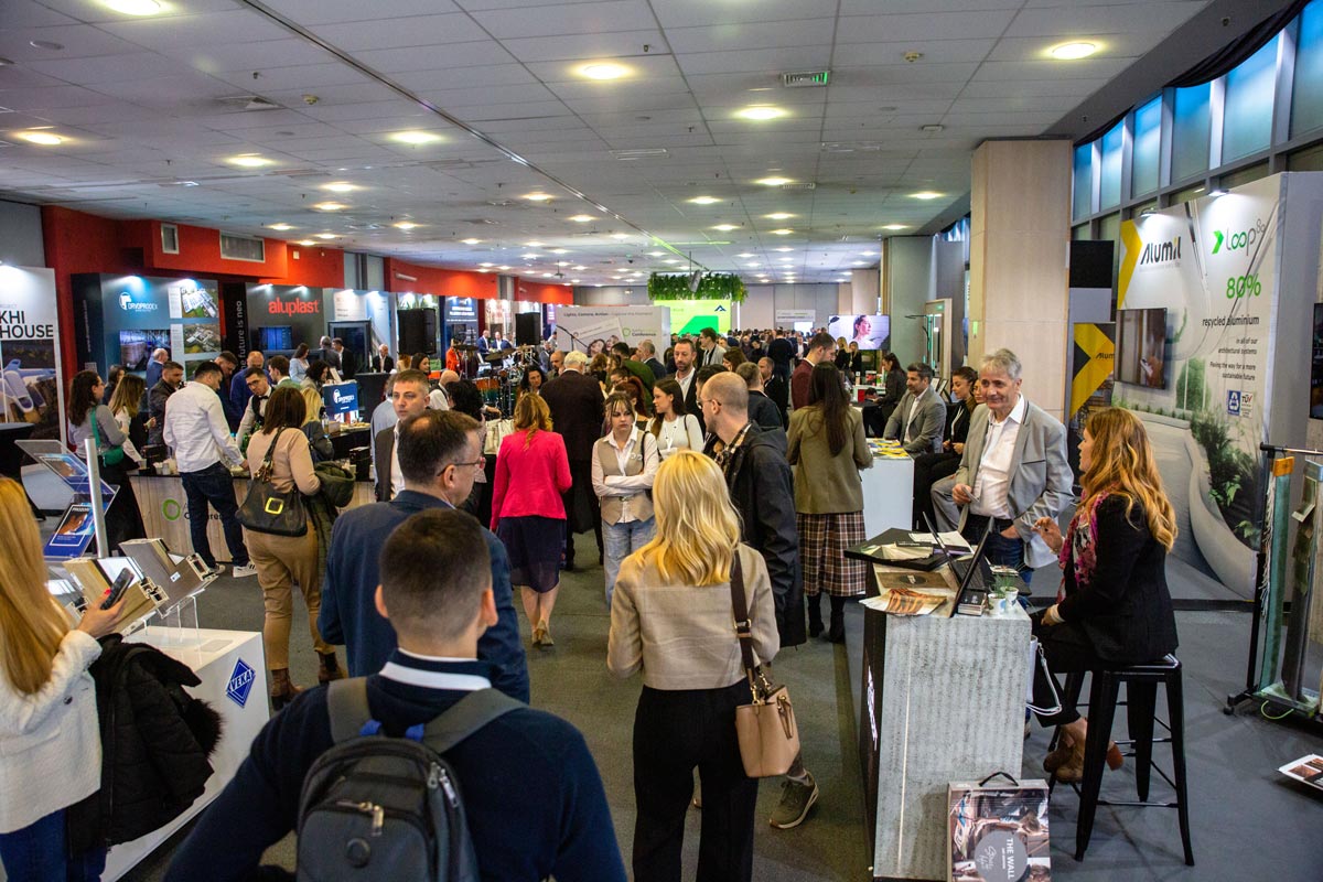 Posetioci u izložbenom delu na stručnoj konferenciji i sajmu ArchyEnergy 2025 / foto: ArchyEnergy