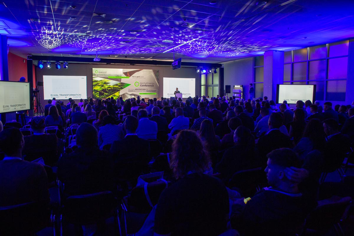Posetioci u konferencijskoj sali na stručnoj konferenciji i sajmu ArchyEnergy 2025 / foto: ArchyEnergy