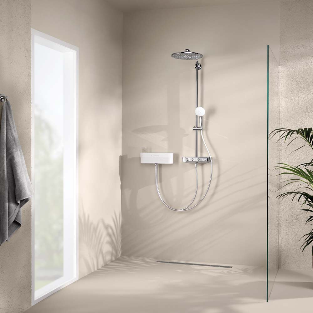 GROHE Purefoam u beloj boji u tuš kabini / foto: GROHE