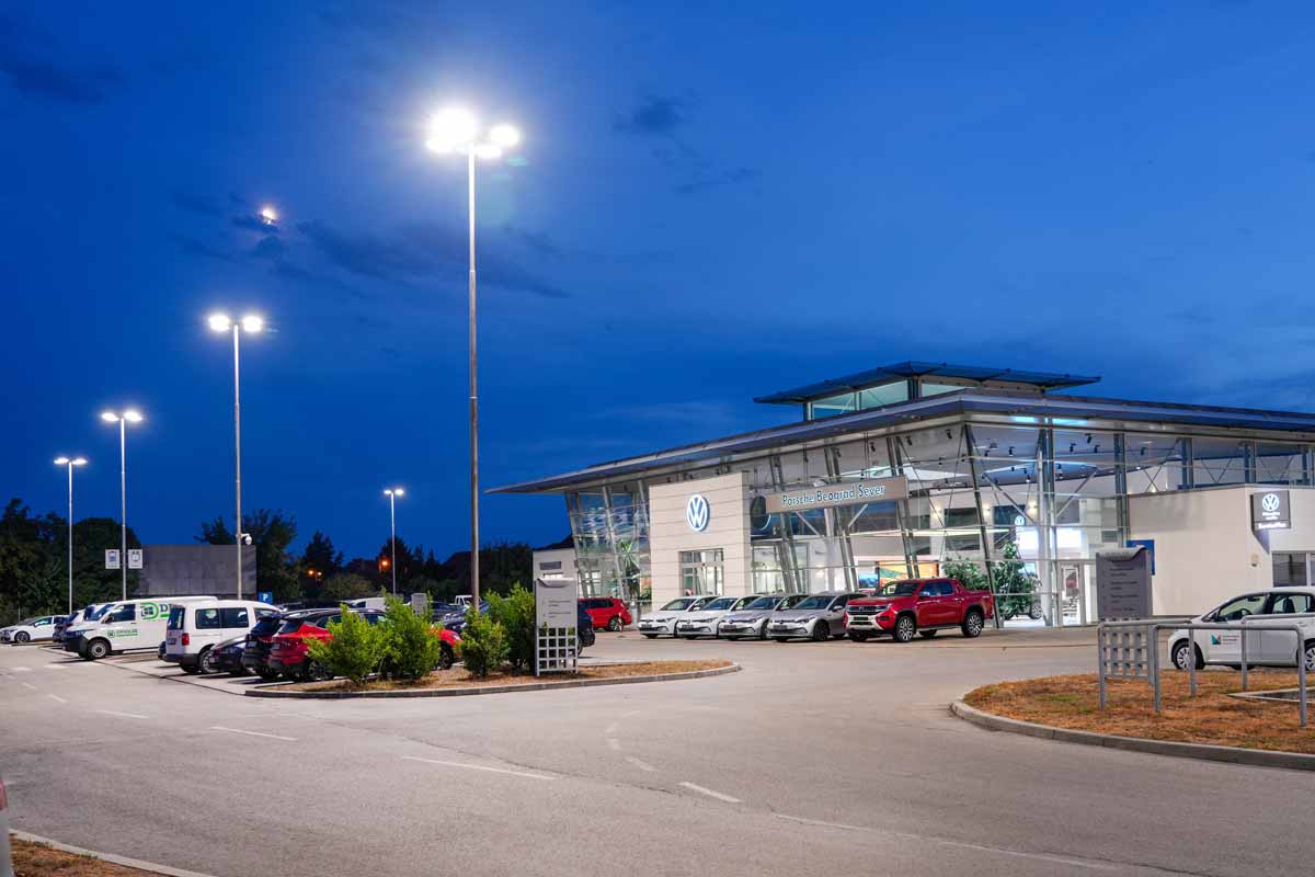 Osvetljenje parkinga salona automobila PORSCHE Sever / foto: ZG Lighting SRB