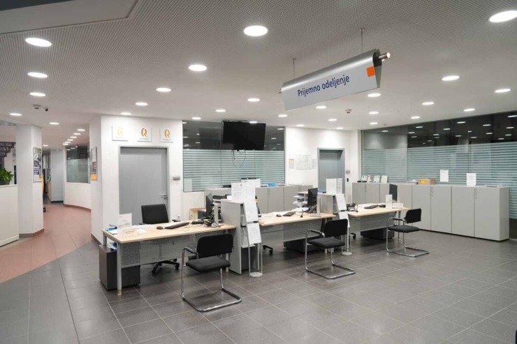 Osvetljenje prijemnog odeljenja PORSCHE Sever salona automobila / foto: ZG Lighting SRB