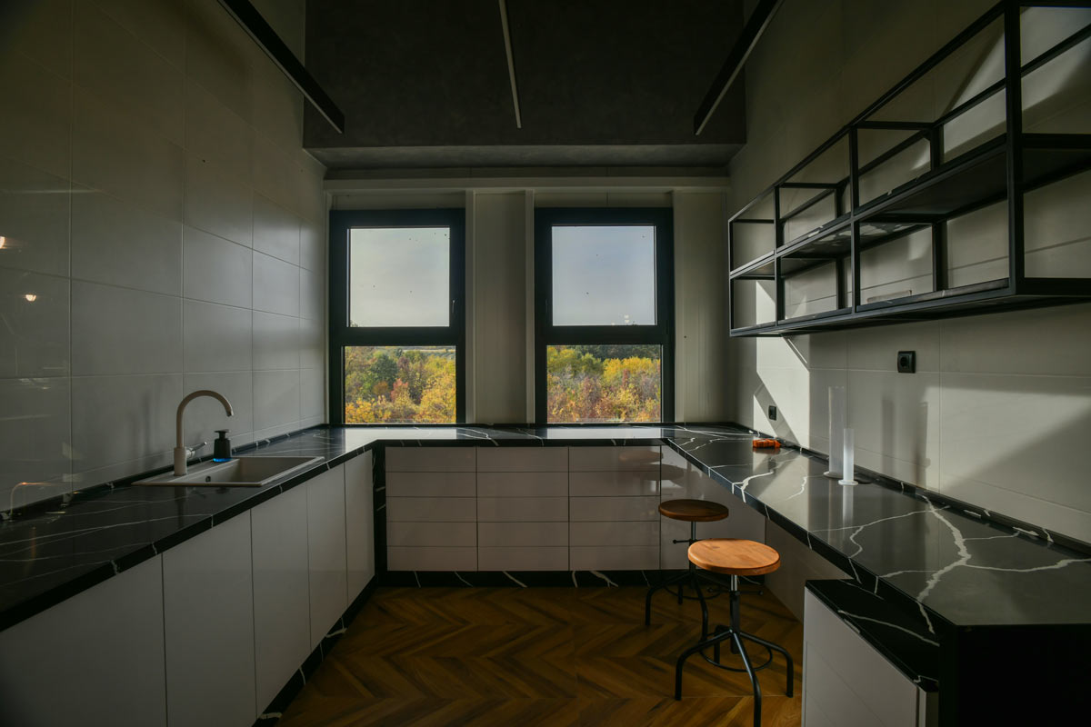 Uređenje enterijera laboratorije u Destileriji GEN / foto: Predrag Uzelac