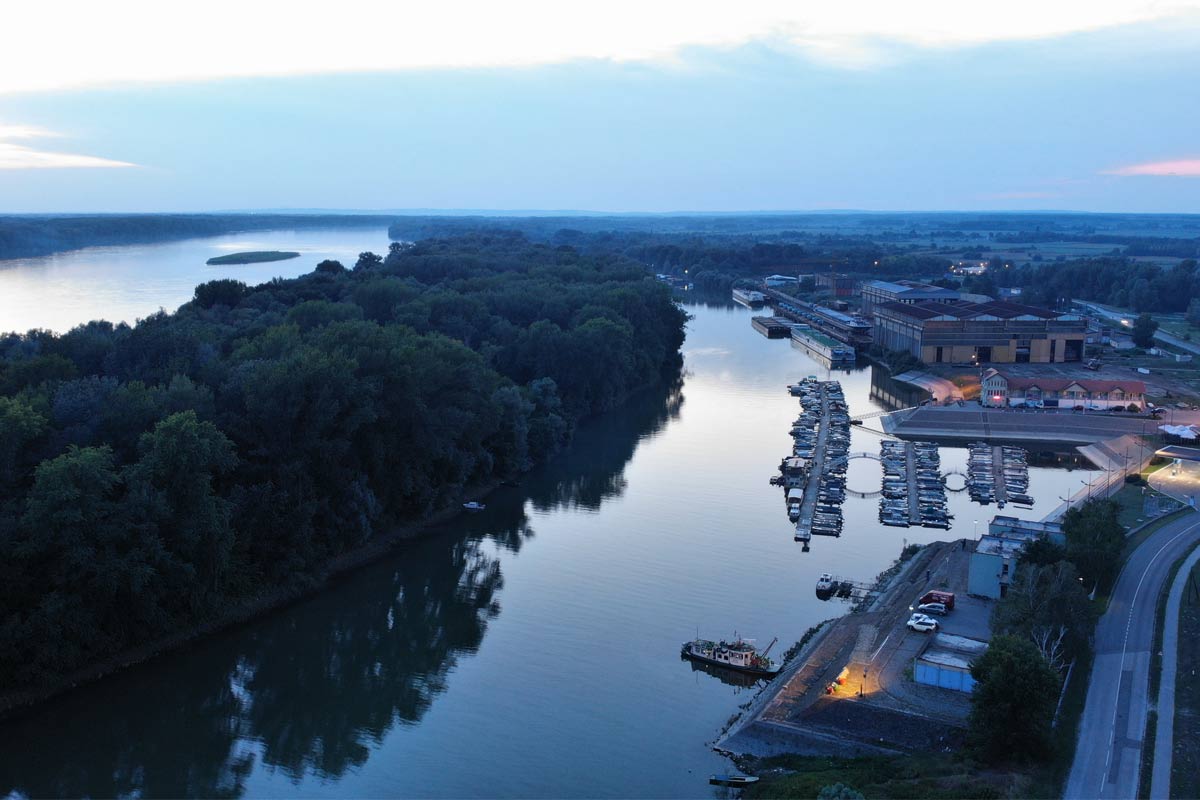 Apatin, noćni prikaz / foto: Nenad Đorđević