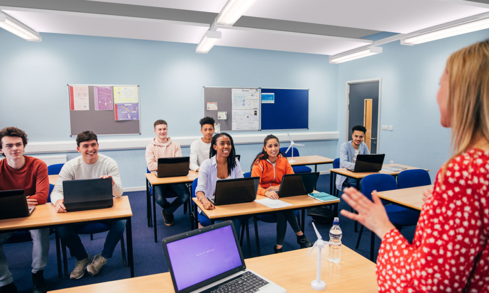 College 2 svetiljka u enterijeru učionice / foto: Thorn