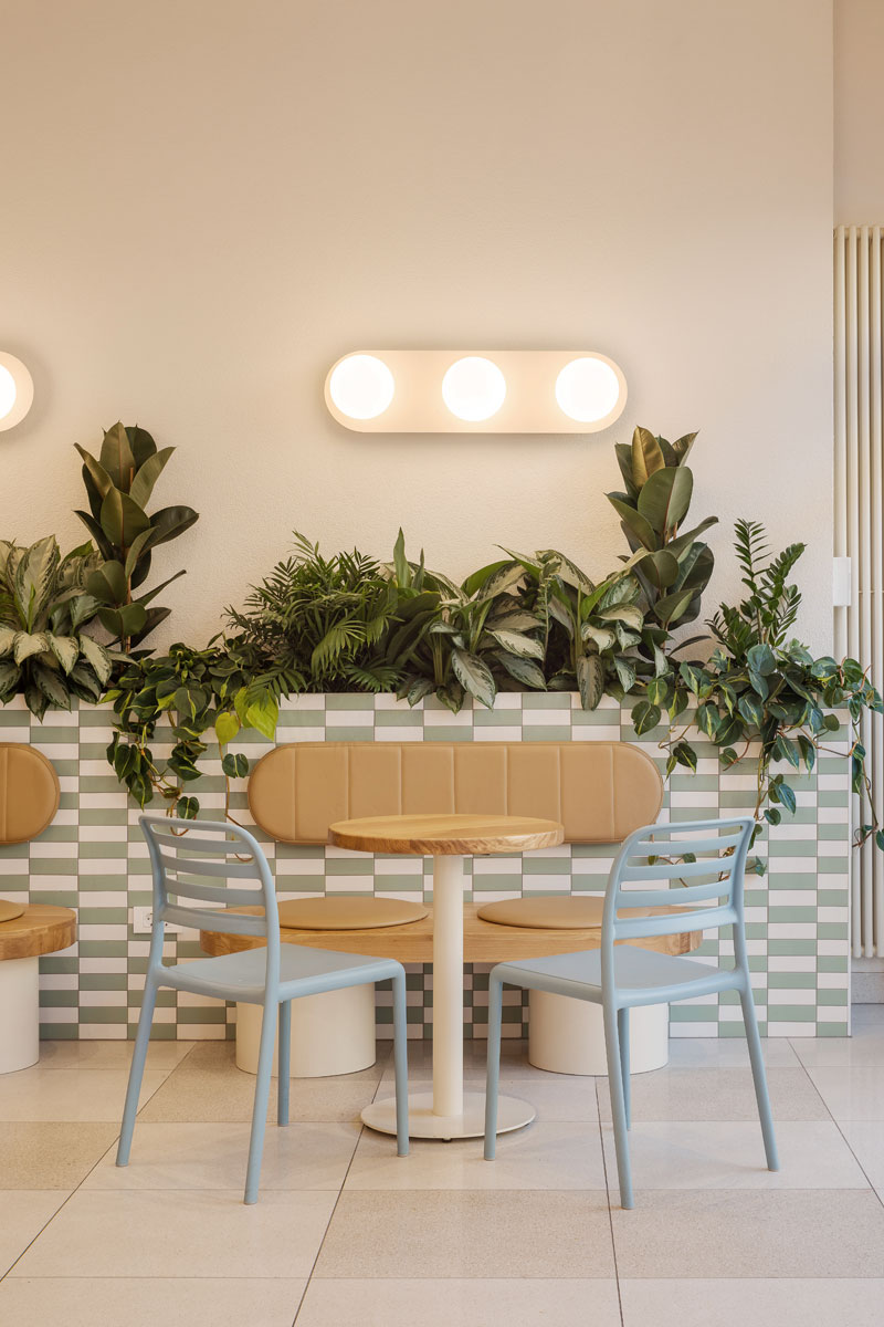 Prostor za sedenje u Crnoj Ovci u Zagrebu / foto: Miloš Martinović