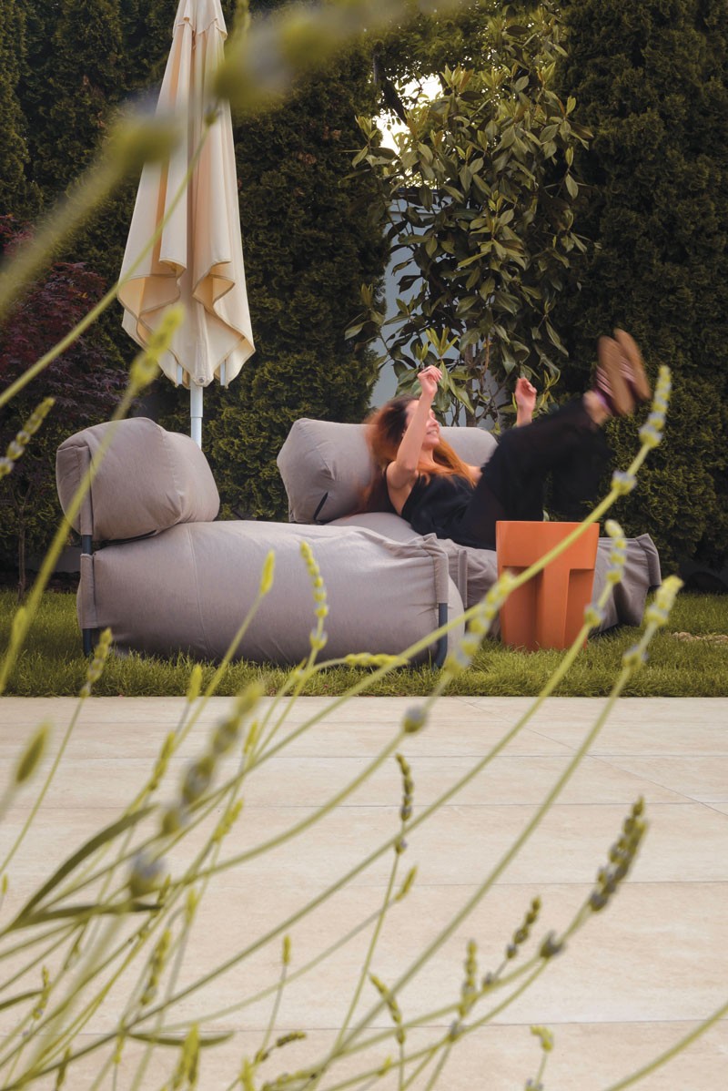 Projekat: Resedential REconstruction, prostor za sedenje u bašti / Ivona Petrov / ShowYourSpace