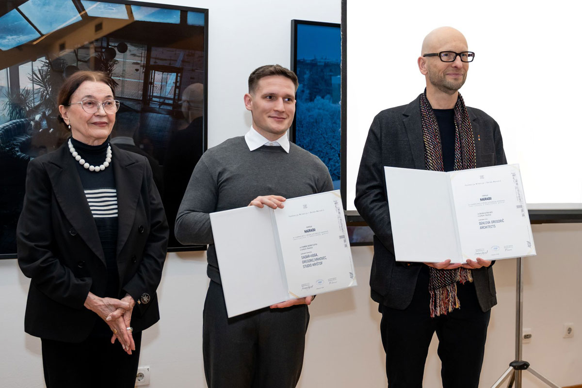 Milenija Marušić sa nagrađenim timovima / foto: Sofija Milinković