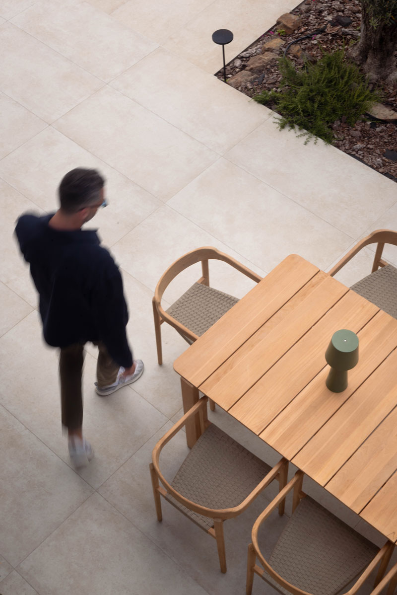 Projekat: Resedential REconstruction, prostor za sedenje u bašti / Ivona Petrov / ShowYourSpace