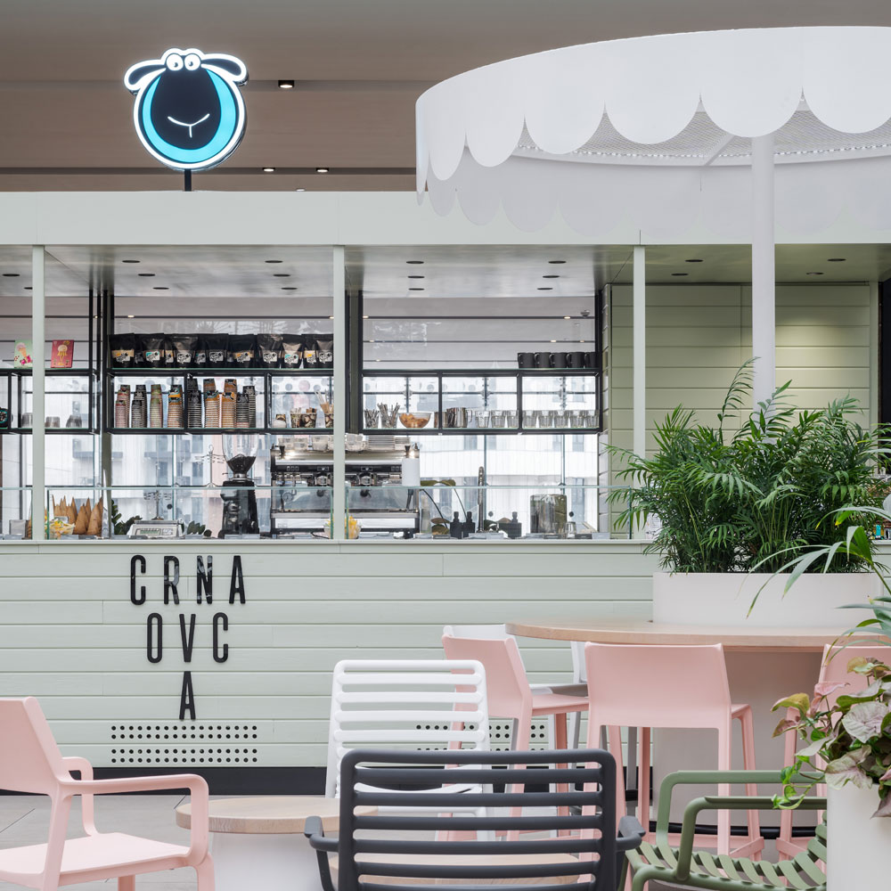 Enterijer Crne Ovce u TC Galerija / foto: Miloš Martinović