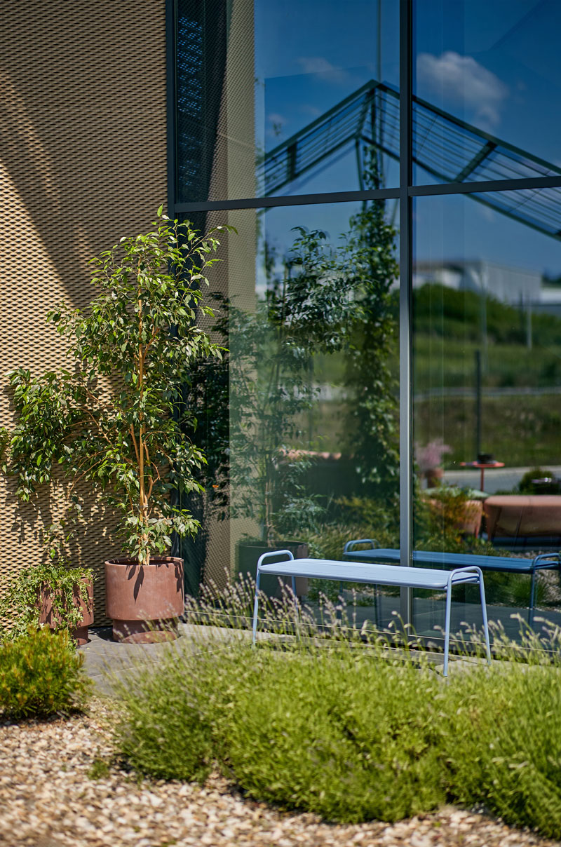 Veliki stakleni portal na izložbenom prostoru firme Animo / foto: Luka Šarac