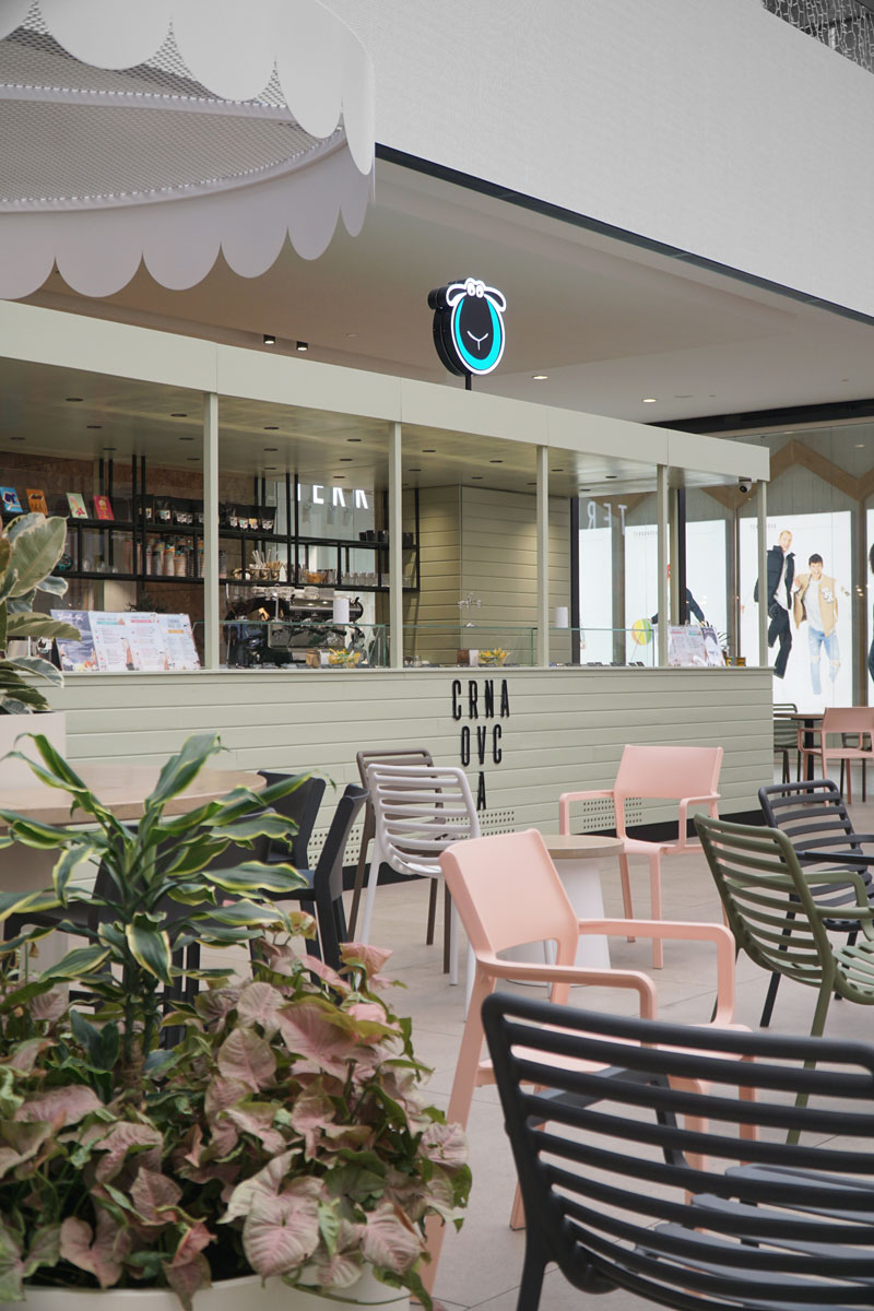 Prostor za posetioce u Crnoj Ovci u TC Galerija / foto: Strahinja Petrović