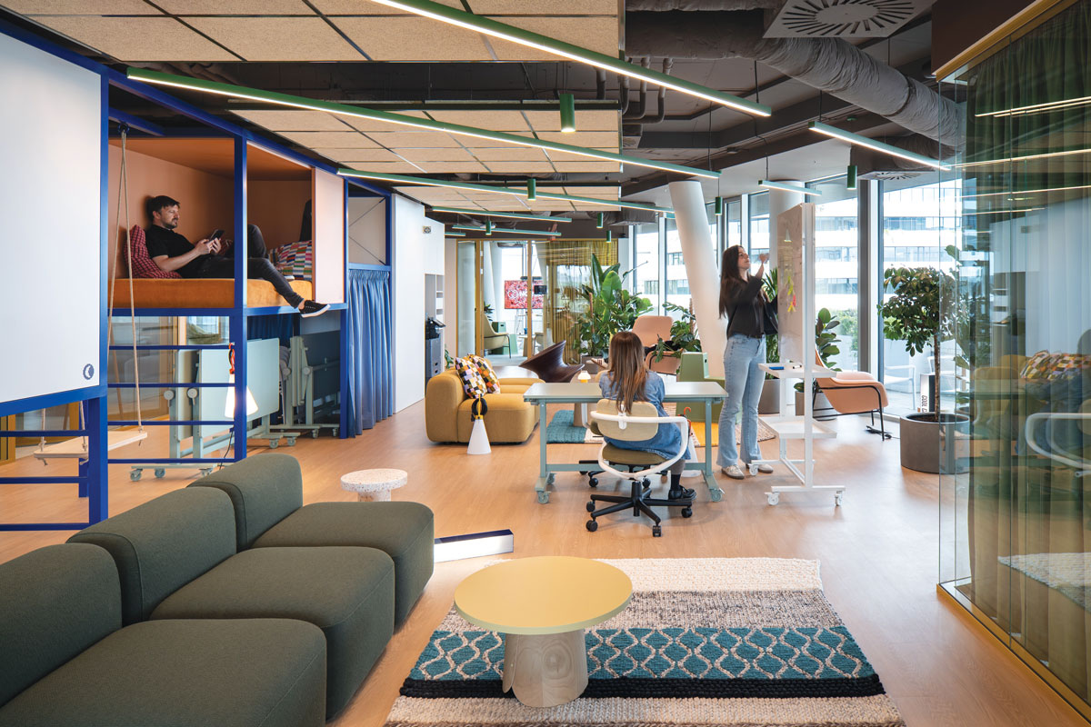 Enterijer savremenog poslovnog prostora / foto: Relja Ivanić