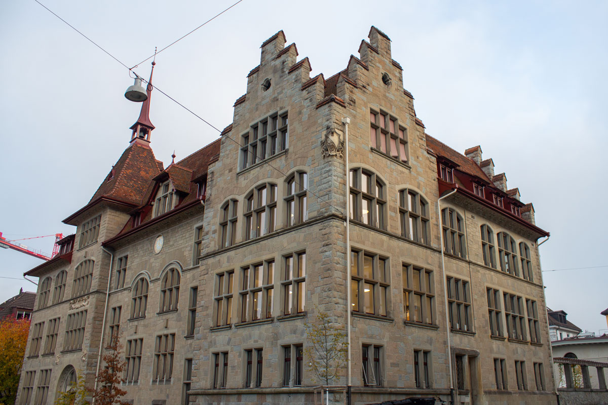 Obnova i dogradnja skladno se uklapaju u istorijski ansambl i naglaŔavaju njegovu arhitektonsku vrednost / foto: © Swisspacer