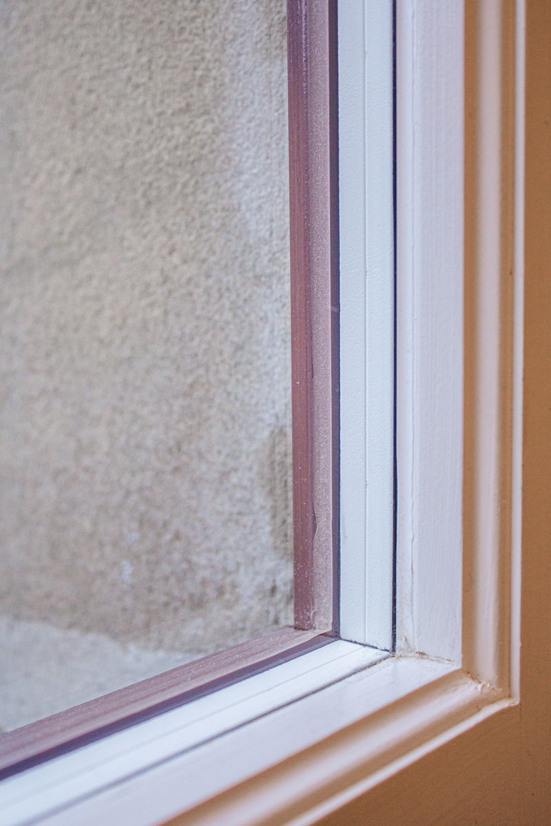 Obilan prodor svetla kroz obnovljene postojeÄe prozore sa modernizovanim ostakljenjem ā kombinacija istorijskih okvira i savremene toplotne tehnologije sa Swisspacer distancerom na rubu stakla / foto: Ā© Swisspacer