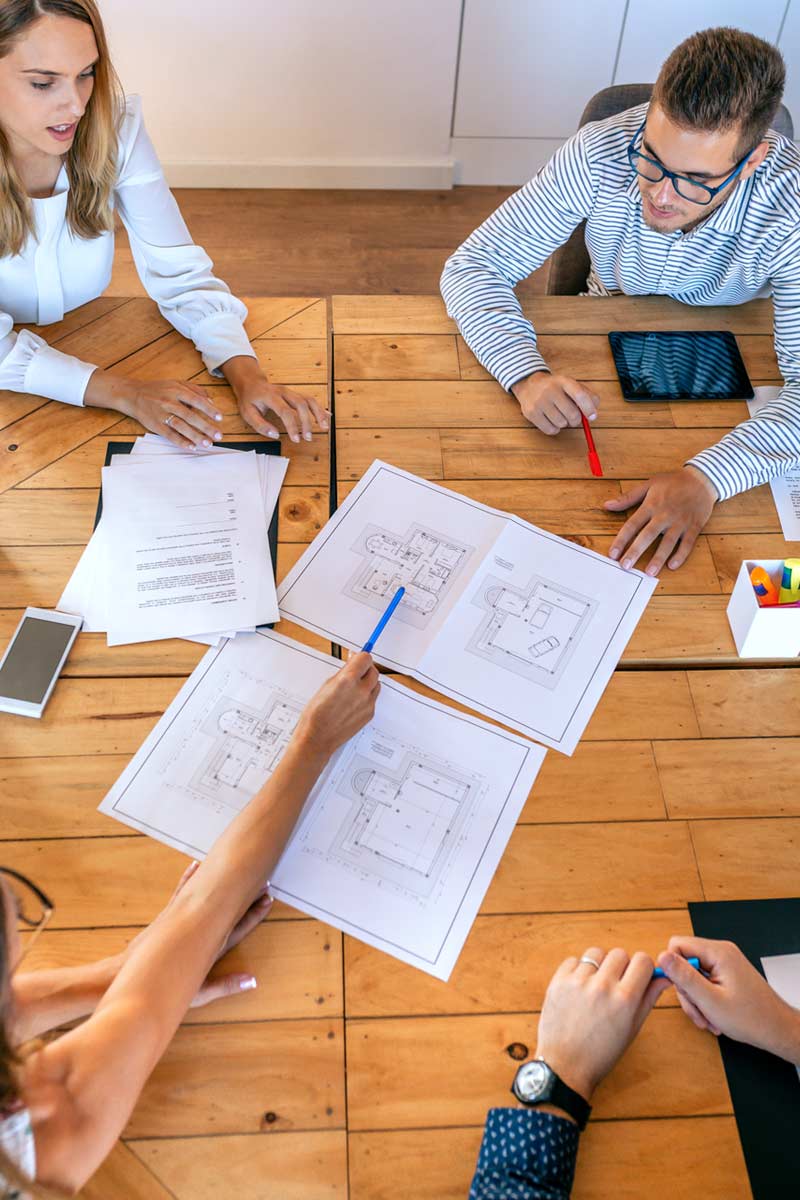 Tim arhitekata radi na projektu / foto: freepik.com