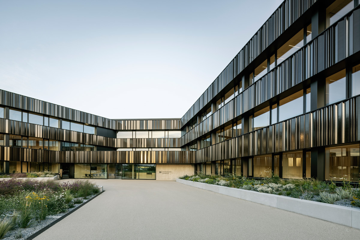 projekat: zgrada Okružne uprave Landshut, eksterijer / autor projekta: dasch zürn / foto: Henrik Schipper