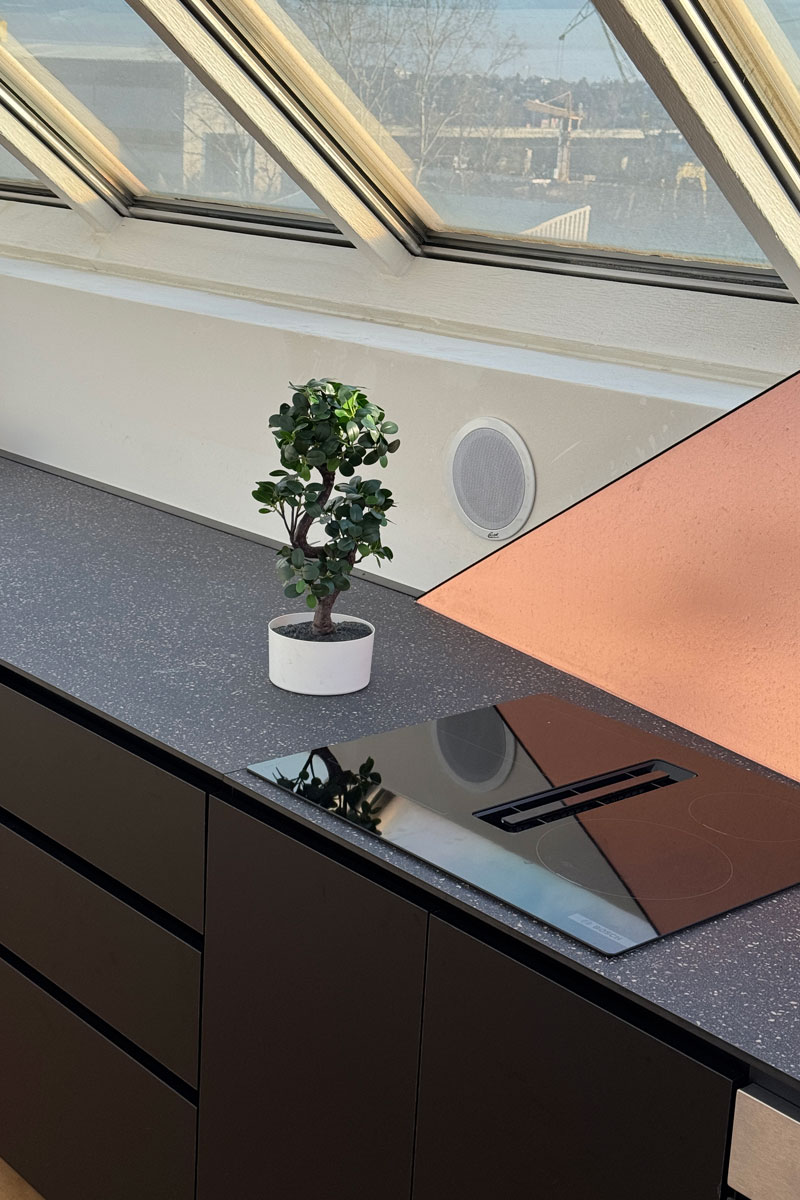 Kuhinja u novom izložbenom salonu kompanije Pinoles / foto: Pinoles