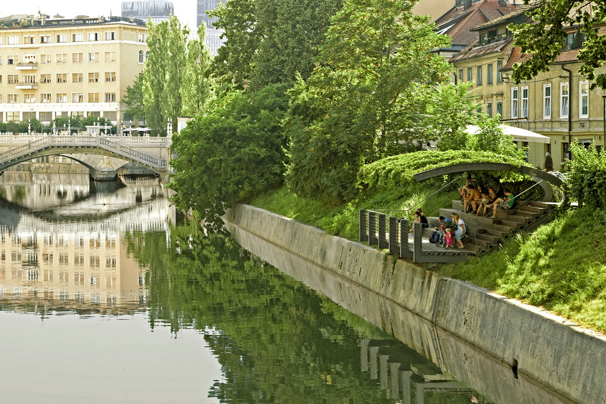 Breda Bizjak, Paviljon na reci Ljubljanici / foto: Peter Giodani