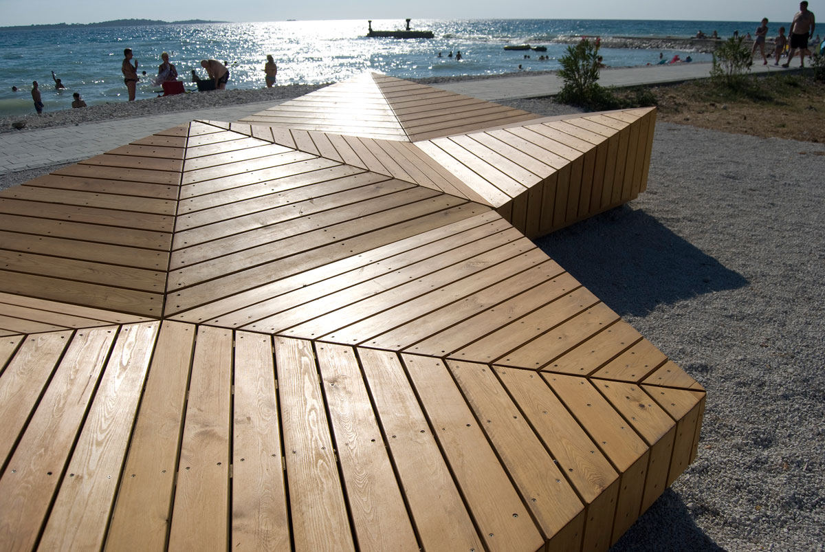 Modularni sistemi ležaljki Heksagon Breda Bizjak / foto: Neva Bizjak