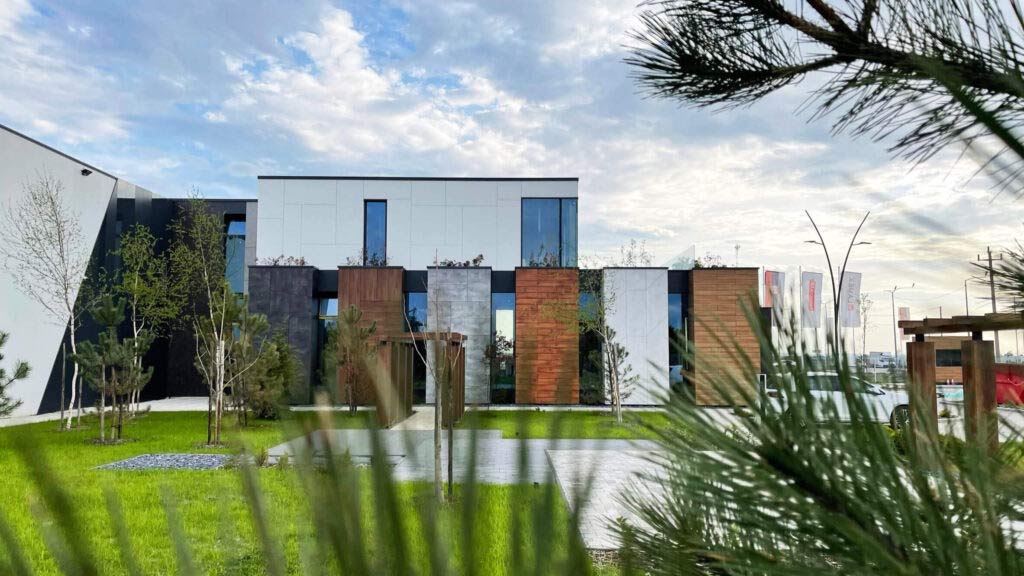 Showroom Novi Sad, zeleni objekat / foto: LAMEX