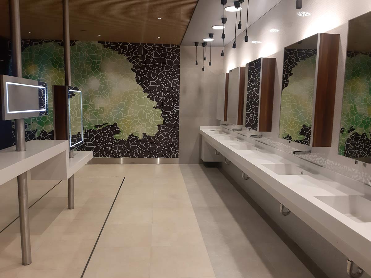 BEO SHOPPING CENTAR, Beograd - Duten zidna senzorska slavinu hrom/sjaj, Duten senzorski dozator tečnog sapuna, Duten sušač za ruke smešten iza ogledala / foto: Ecotech line d.o.o.