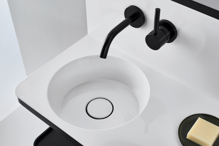 Steel19 i crna Kartell • LAUFEN mešač u savršenom skladu, LAUFEN / foto: LAUFEN