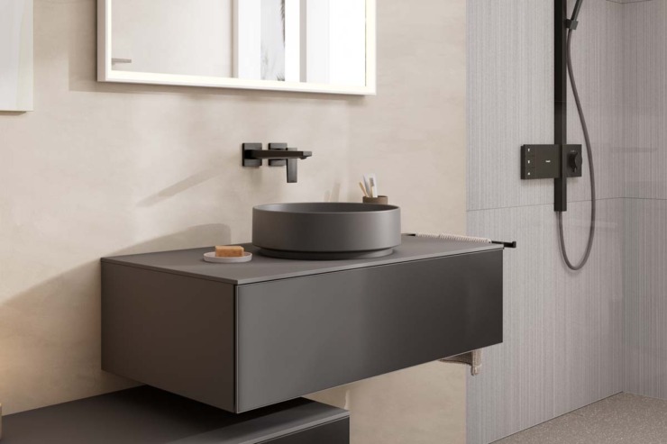 Xuniva Evo umivaonik u mat crnoj varijanti u enterijeru kupatila / foto: hansgrohe / Hansgrohe SE