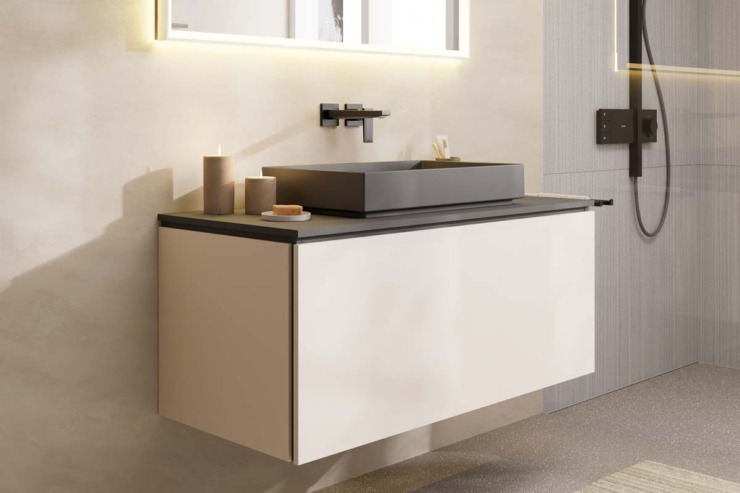 Xuniva Evo umivaonik u mat crnoj varijanti u kupatilu / foto: hansgrohe / Hansgrohe SE