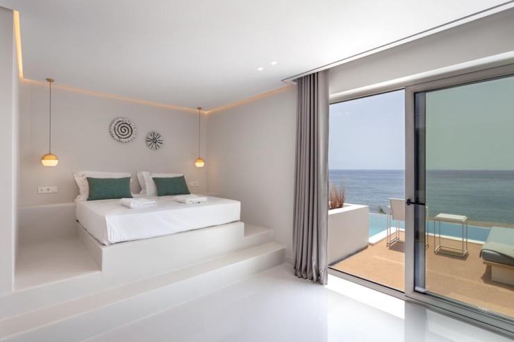 Alumil sistemi u enterijeru spavaće sobe Infinity View Hotel / foto: Alumil