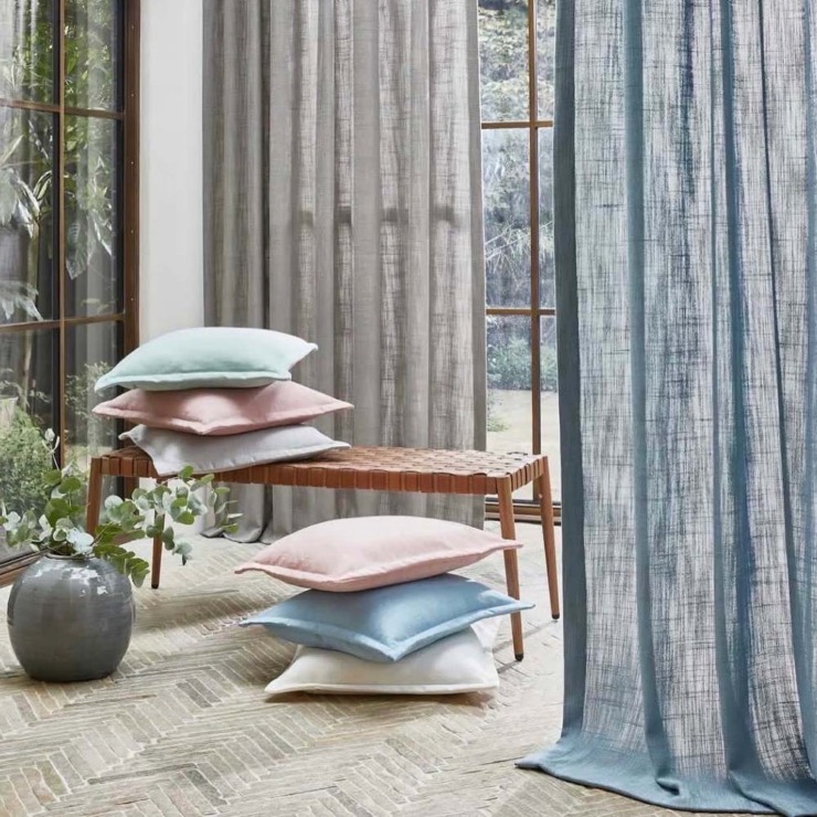 UreÄenje enterijera, draperije i dekorativni jastuci / foto: Mega Concept